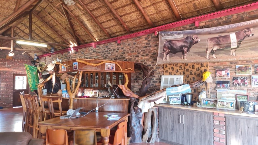 6 Bedroom Property for Sale in Olifantshoek Rural Northern Cape